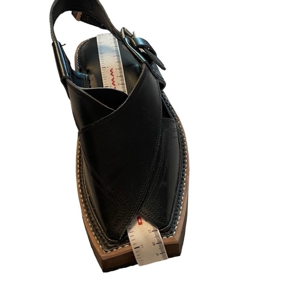 KAPTAN Handmade Leather
Peshawari Chappal/Sandal - Picture 7 of 11